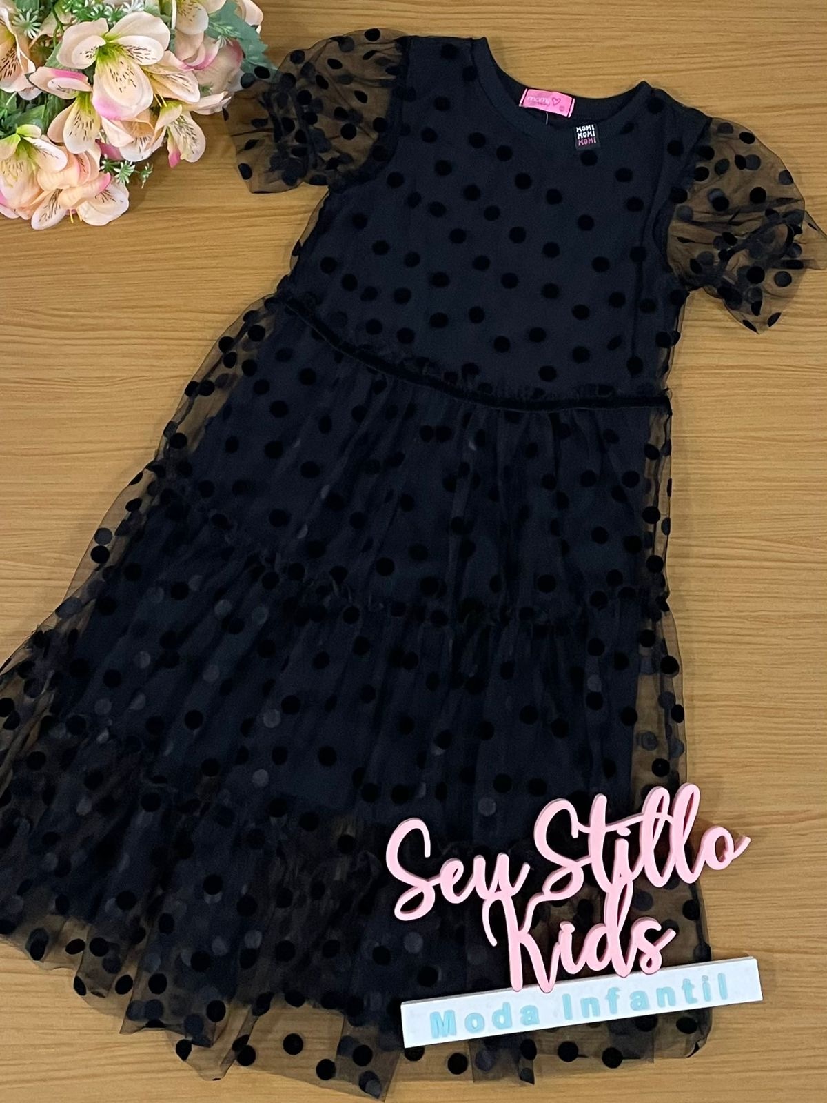 Vestido infantil com store tule por cima